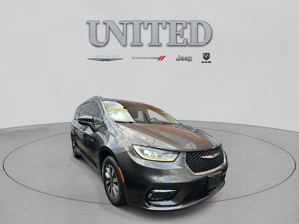 2021 Chrysler Pacifica Touring L — photo 1 of 25