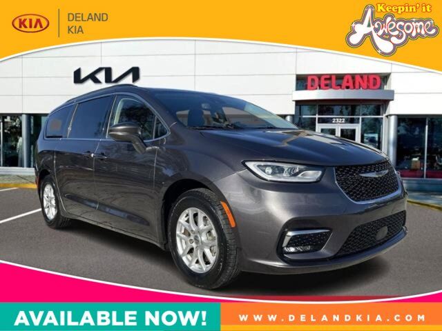 2022 Chrysler Pacifica Touring L — photo 1 of 13