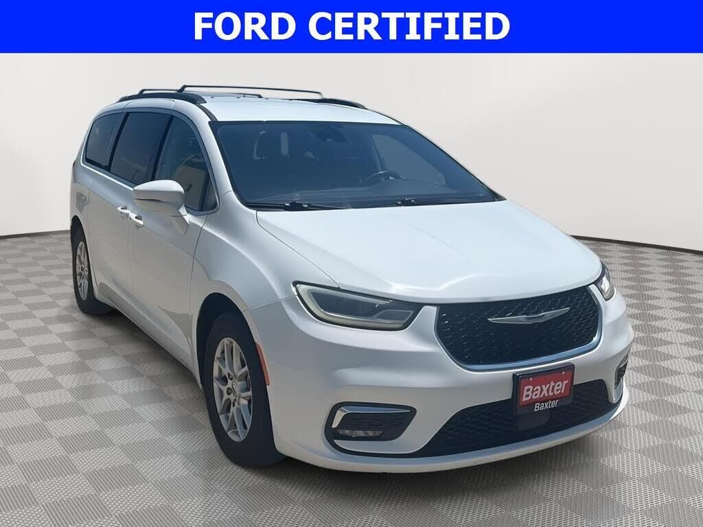 2022 Chrysler Pacifica Touring L — photo 1 of 1