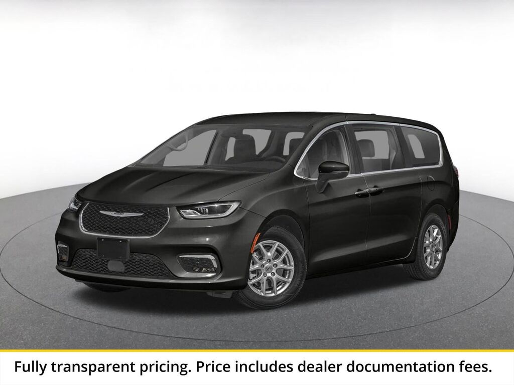 2023 Chrysler Pacifica Touring L — photo 1 of 17