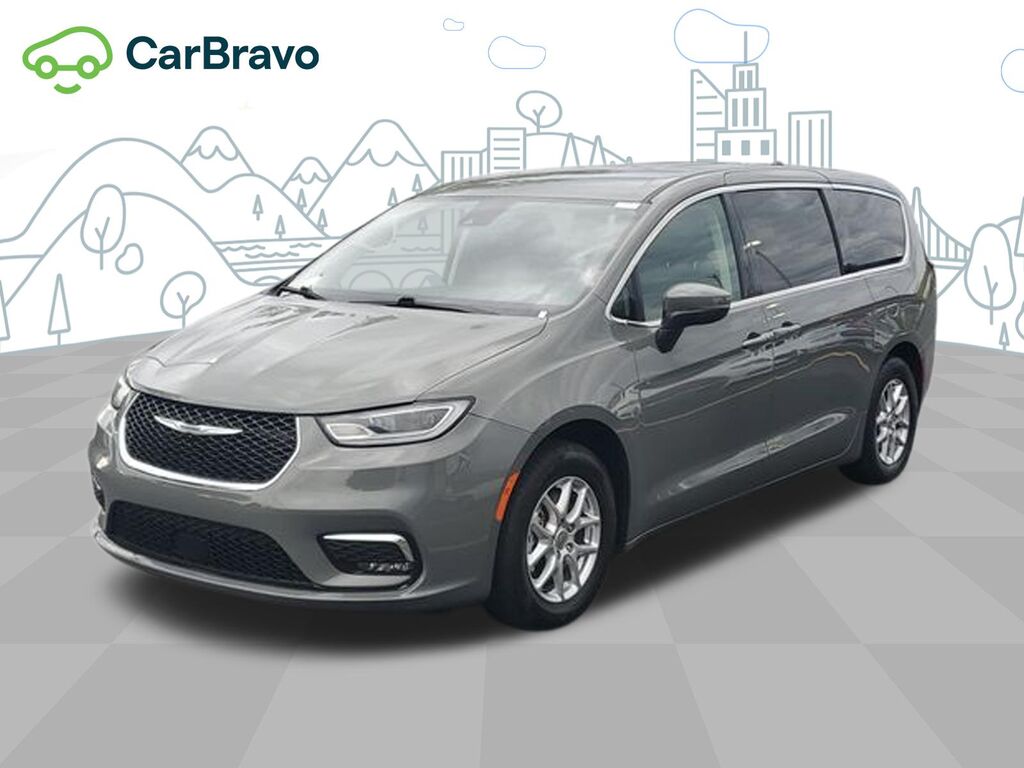 2023 Chrysler Pacifica Touring L — photo 1 of 6