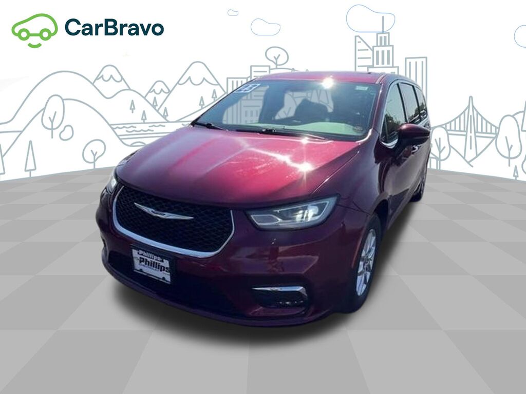 2023 Chrysler Pacifica Touring L — photo 1 of 6