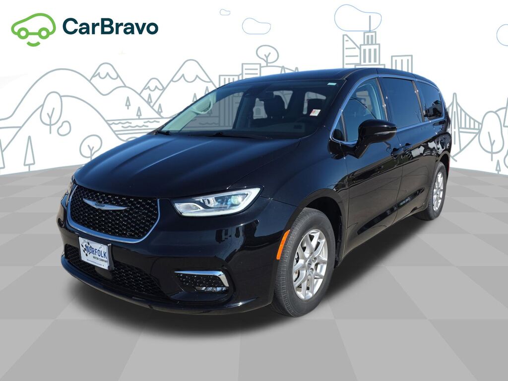 2024 Chrysler Pacifica Touring L — photo 1 of 7