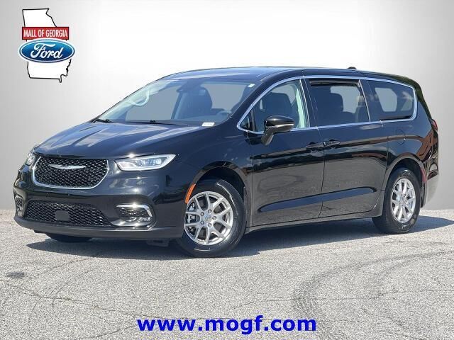 2024 Chrysler Pacifica Touring L — photo 1 of 13