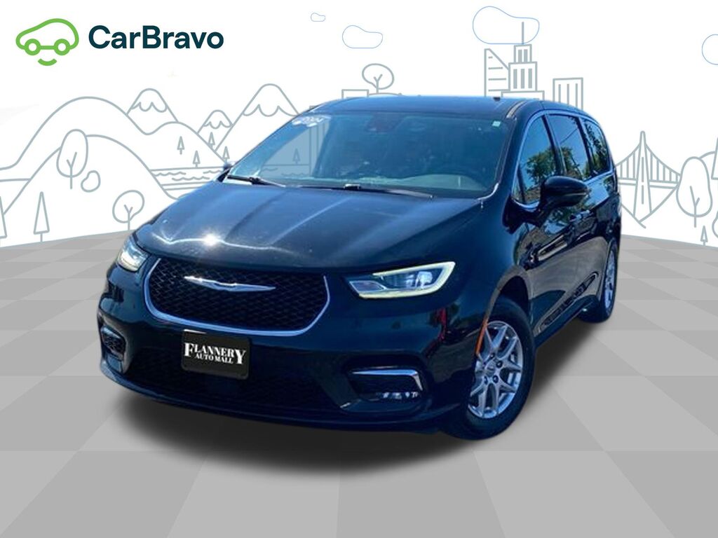 2024 Chrysler Pacifica Touring L — photo 1 of 6