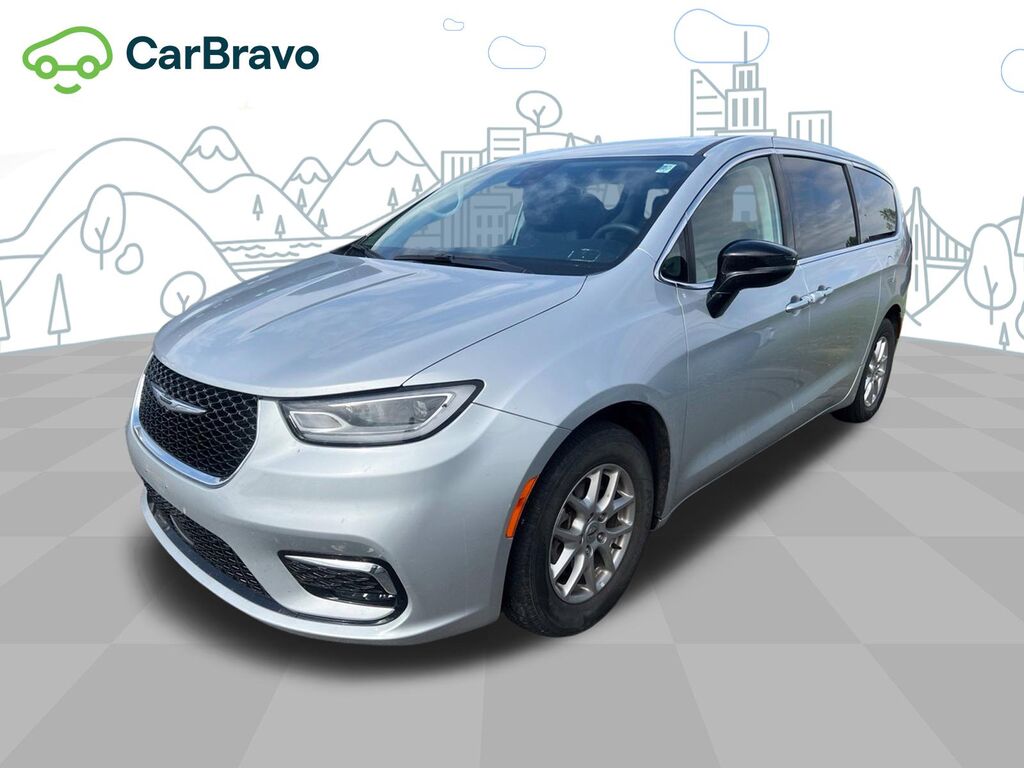 2024 Chrysler Pacifica Touring L — photo 1 of 7