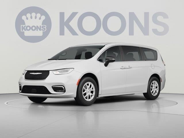 2024 Chrysler Pacifica Touring L — photo 1 of 2