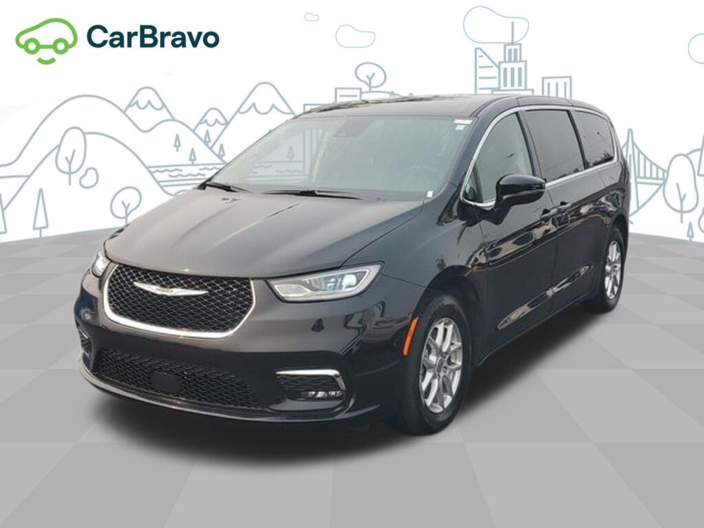 2024 Chrysler Pacifica Touring L — photo 1 of 6