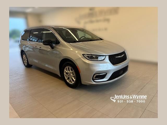2024 Chrysler Pacifica Touring L — photo 1 of 26