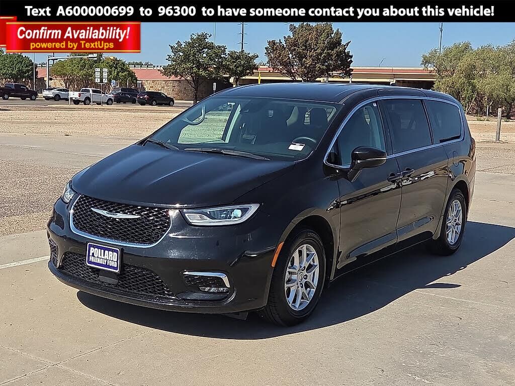2024 Chrysler Pacifica Touring L — photo 1 of 1