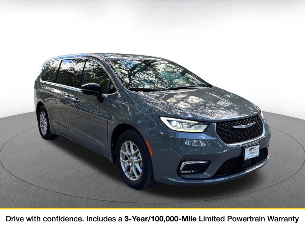 2025 Chrysler Pacifica Select — photo 1 of 1