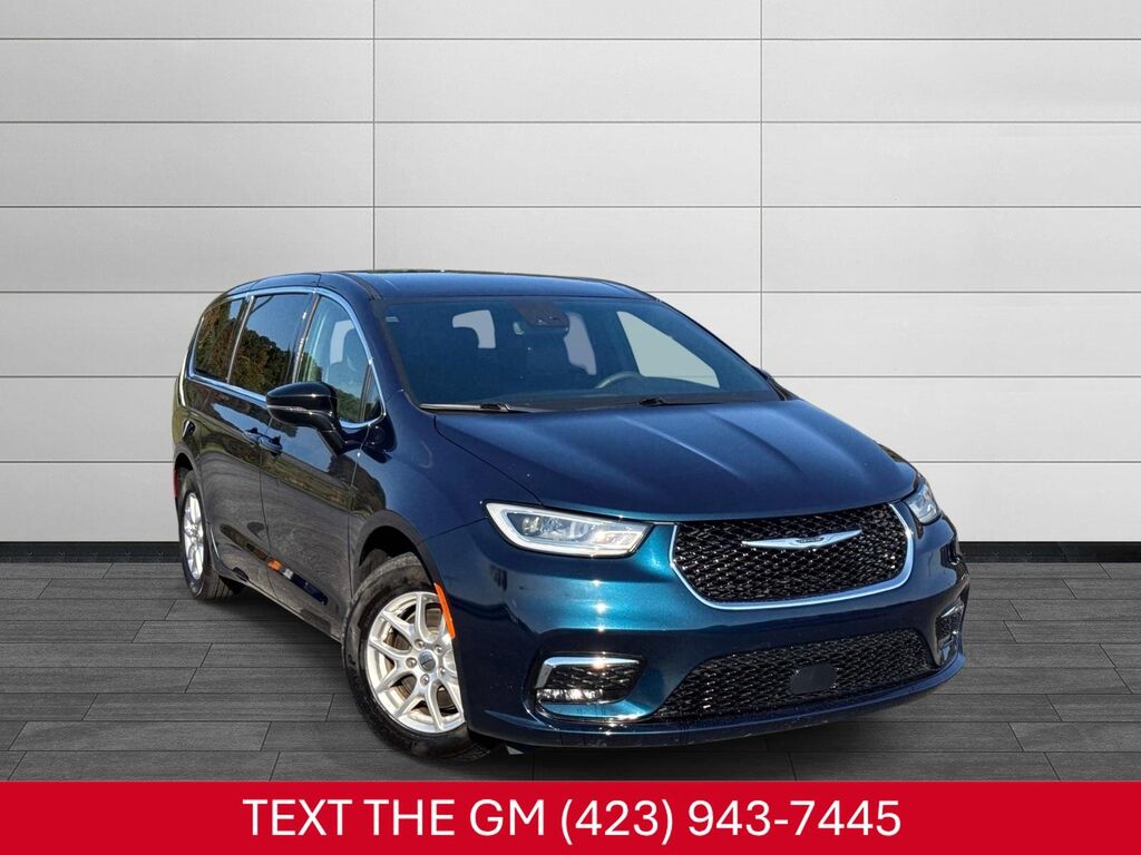 2025 Chrysler Pacifica Select — photo 1 of 13