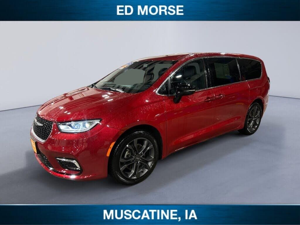 2025 Chrysler Pacifica Select — photo 1 of 1