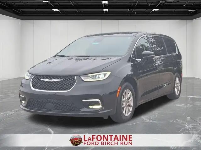 2025 Chrysler Pacifica Select — photo 1 of 51