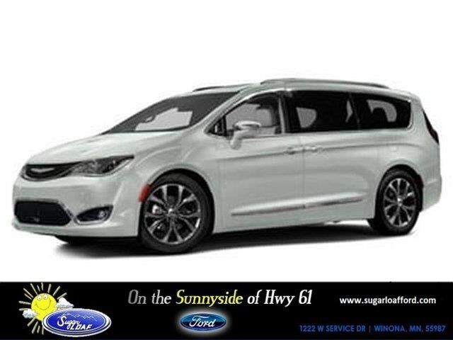 2017 Chrysler Pacifica Touring-L — photo 1 of 24