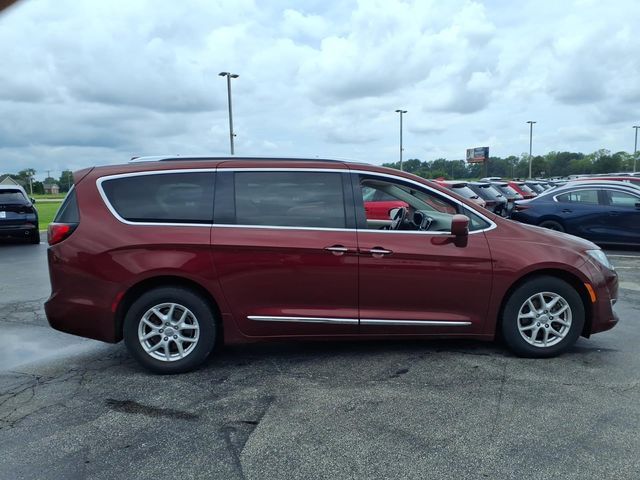 2020 Chrysler Pacifica Touring L — photo 1 of 12