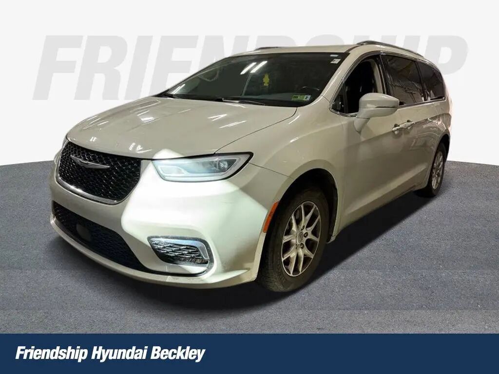 2021 Chrysler Pacifica Touring L — photo 1 of 13