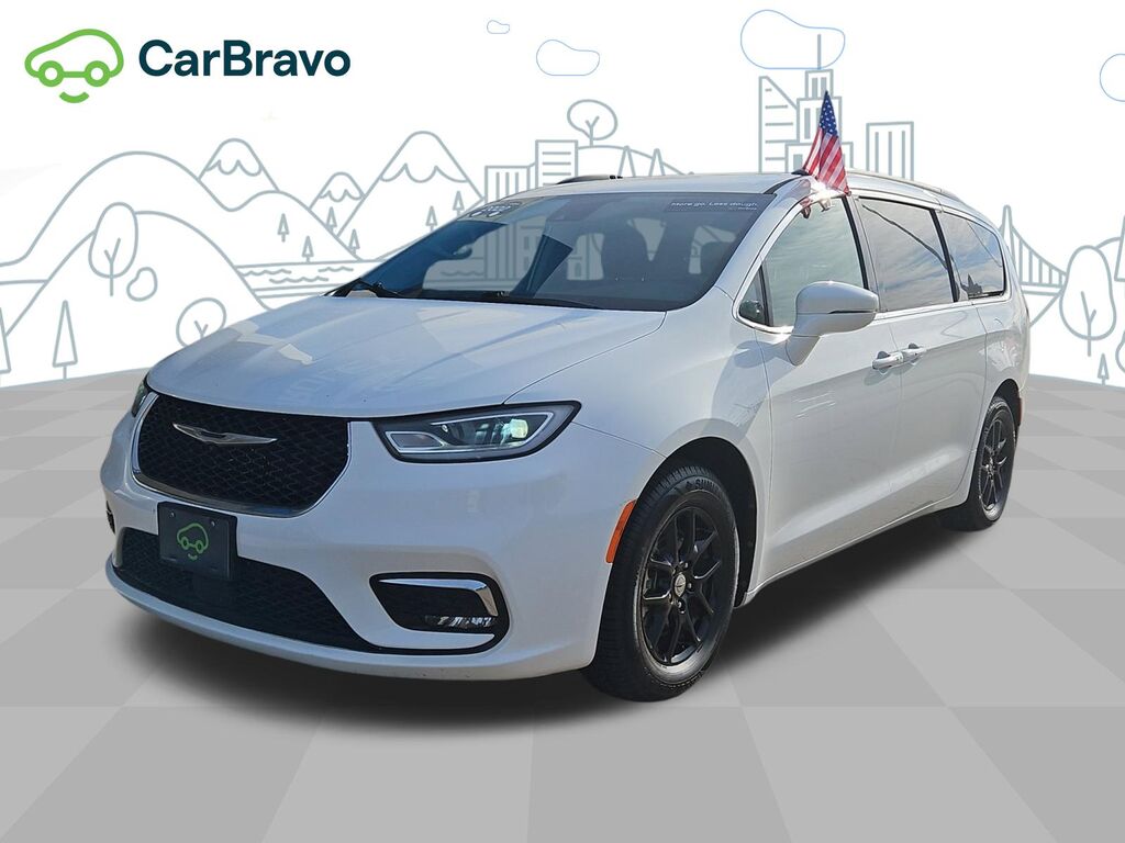 2022 Chrysler Pacifica Touring L — photo 1 of 6