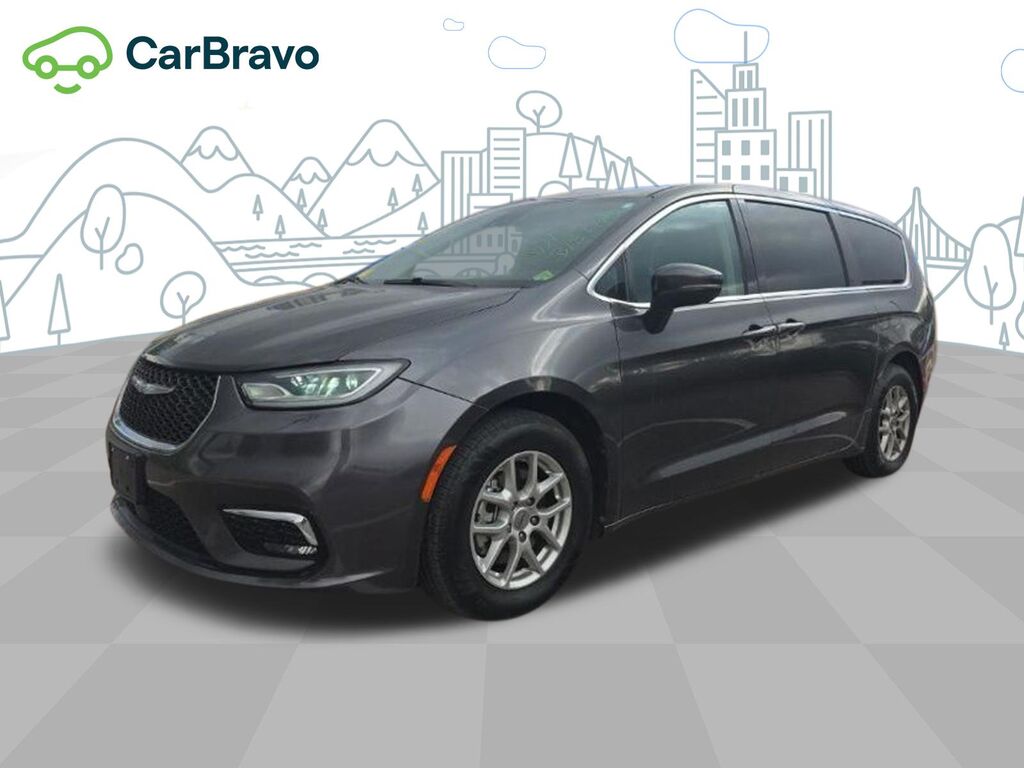 2023 Chrysler Pacifica Touring L — photo 1 of 6
