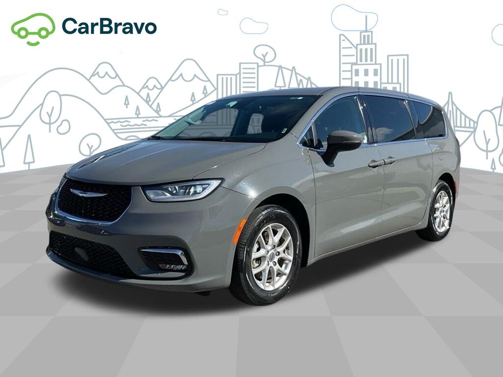 2023 Chrysler Pacifica Touring L — photo 1 of 6