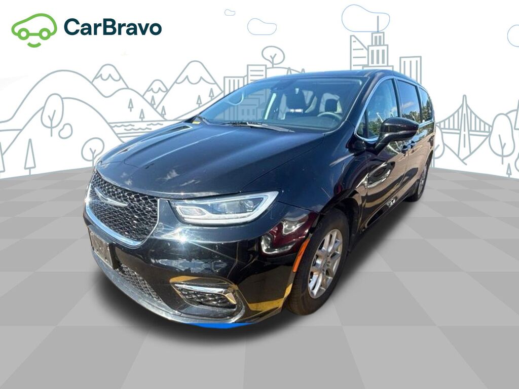 2024 Chrysler Pacifica Touring L — photo 1 of 6