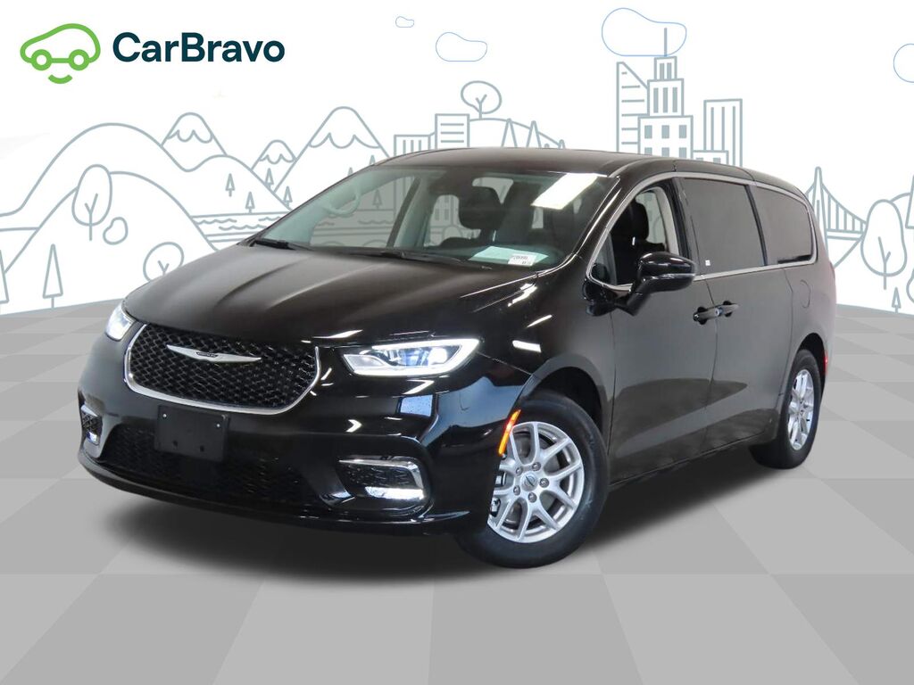 2024 Chrysler Pacifica Touring L — photo 1 of 7