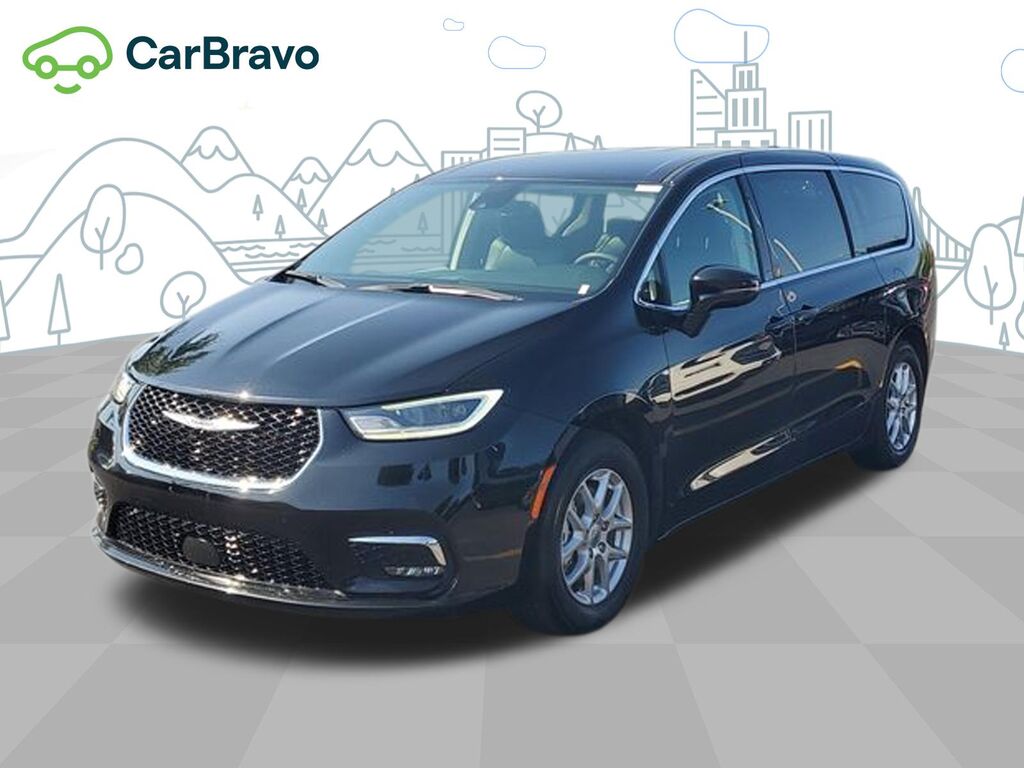 2024 Chrysler Pacifica Touring L — photo 1 of 6