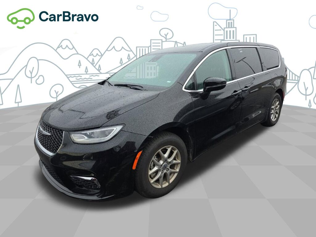 2024 Chrysler Pacifica Touring L — photo 1 of 7