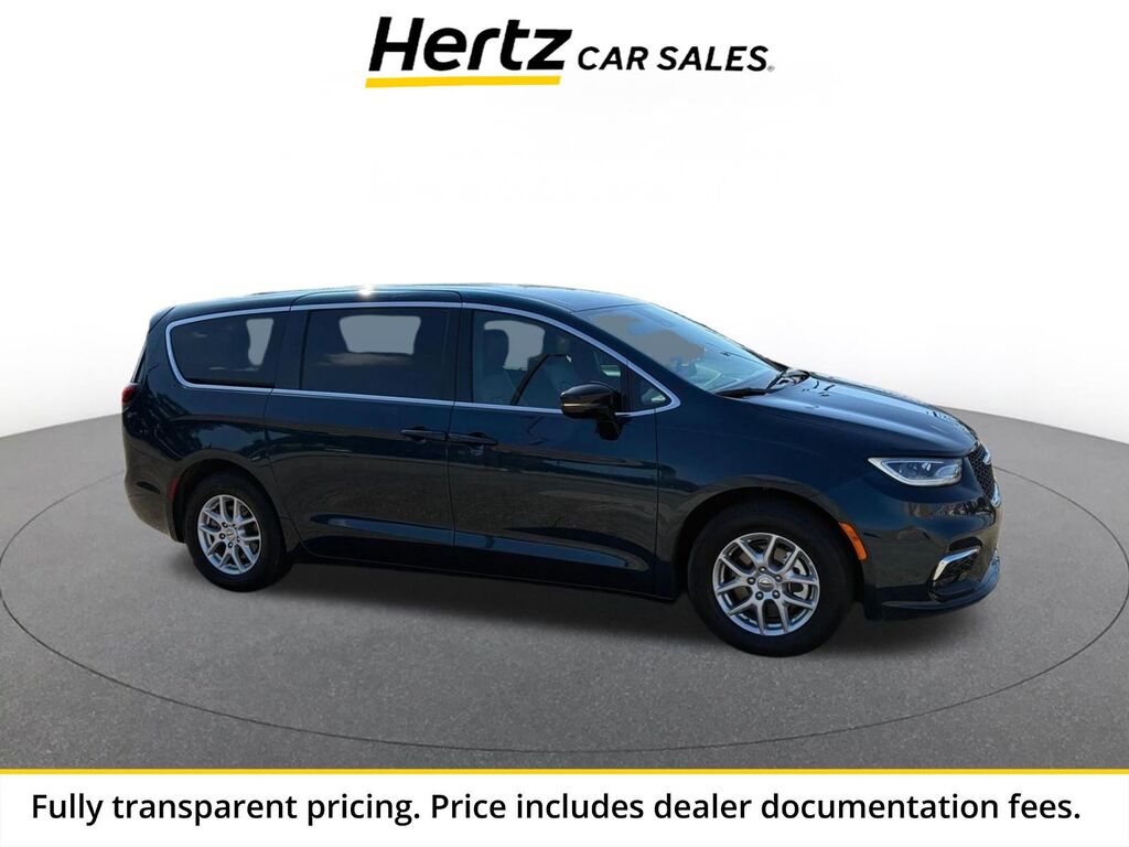 2025 Chrysler Pacifica Select — photo 1 of 1