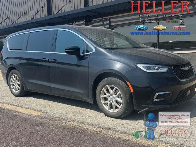 2025 Chrysler Pacifica Select — photo 1 of 2