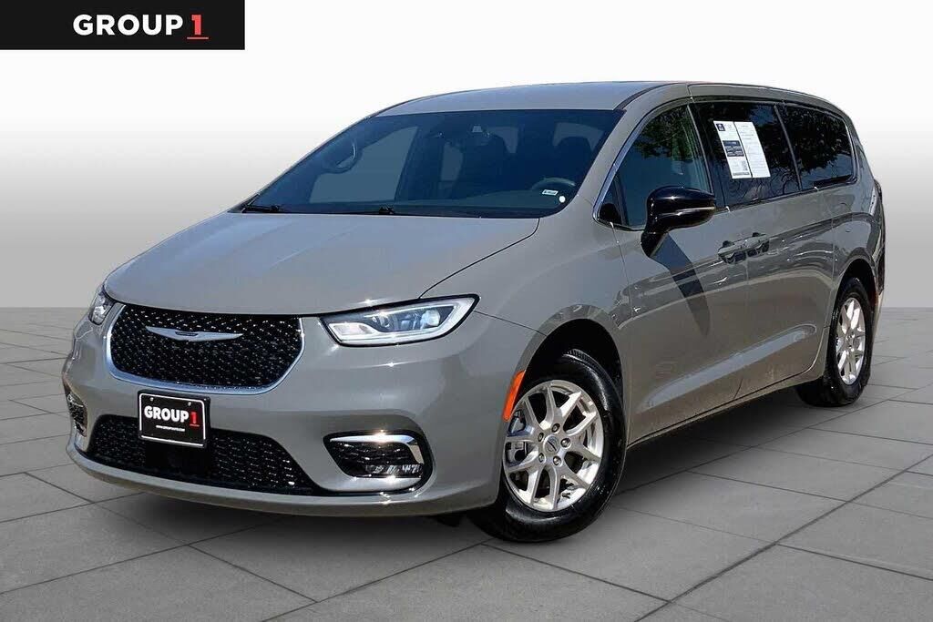 2025 Chrysler Pacifica Select — photo 1 of 1