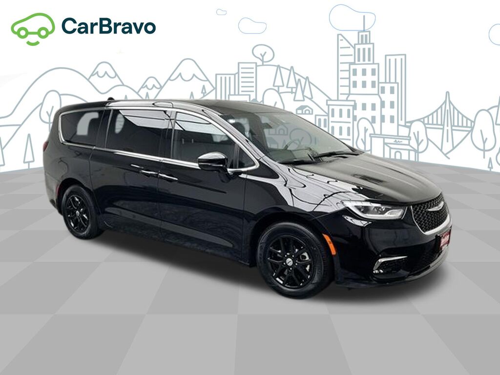 2025 Chrysler Pacifica Select — photo 1 of 6