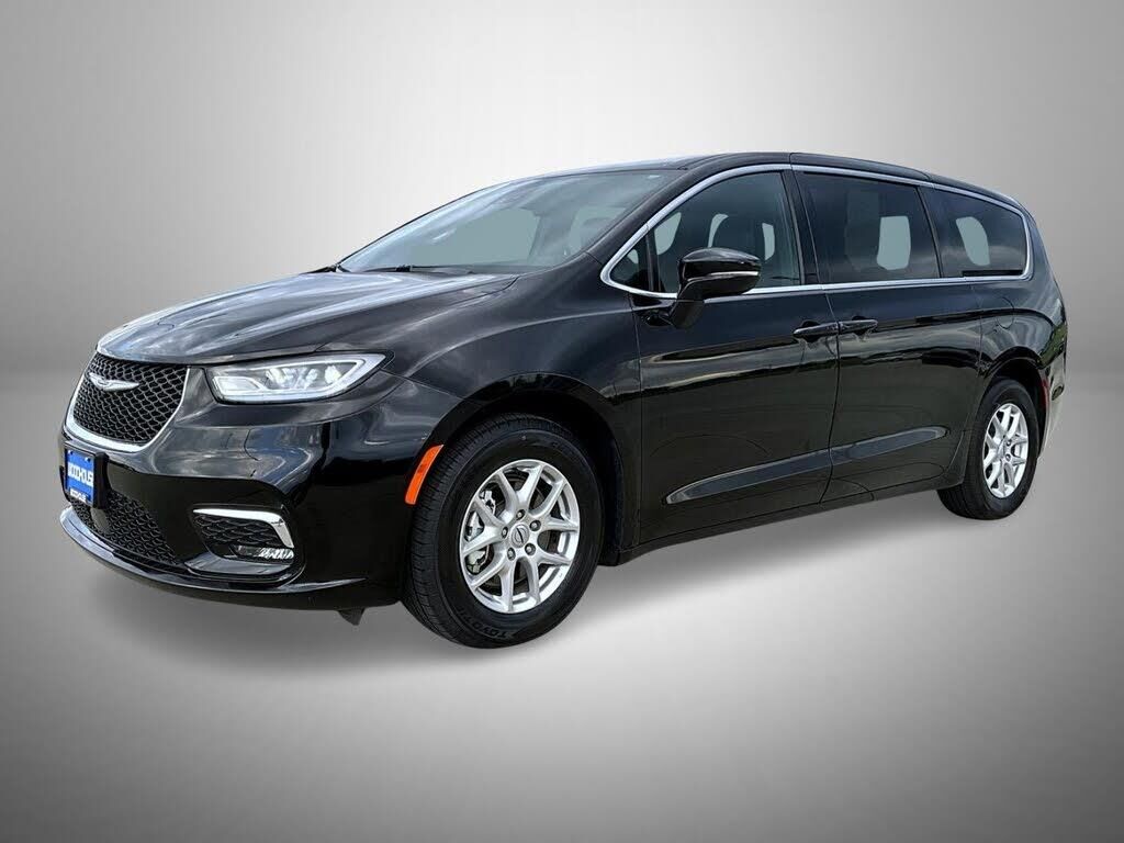 2025 Chrysler Pacifica Select — photo 1 of 1