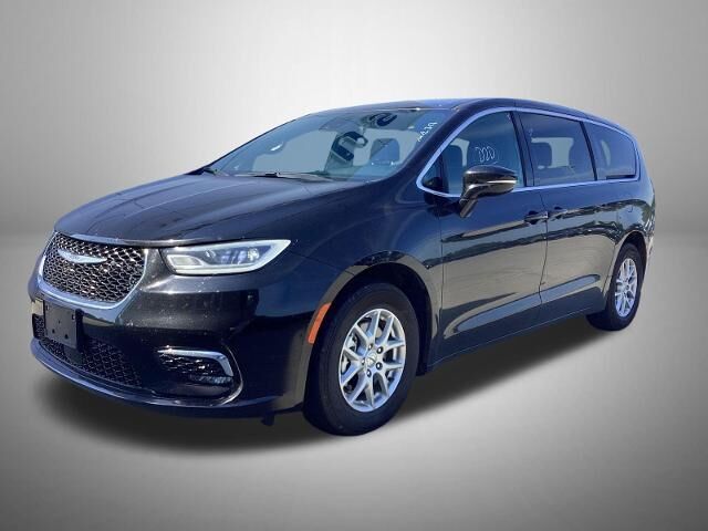 2025 Chrysler Pacifica Select — photo 1 of 27
