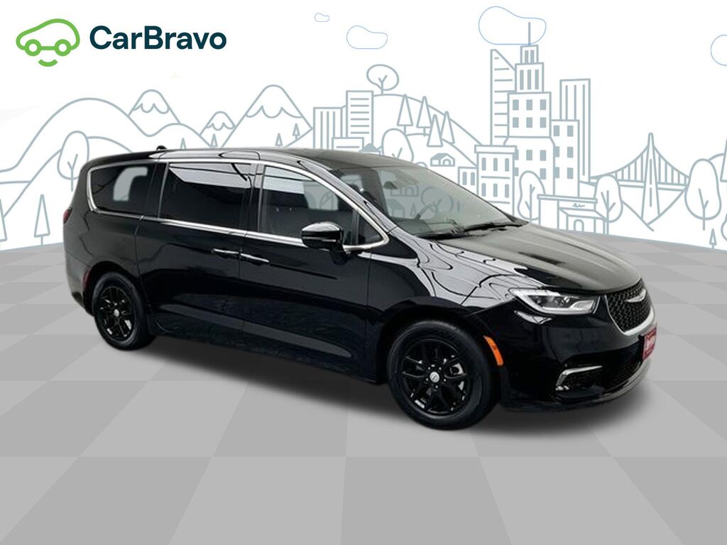 2025 Chrysler Pacifica Select — photo 1 of 6