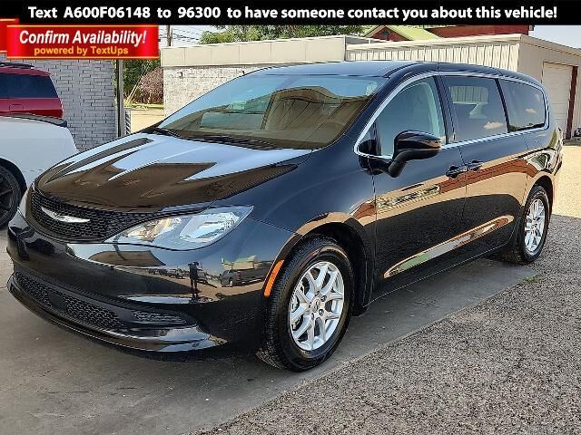 2022 Chrysler Voyager LX — photo 1 of 12
