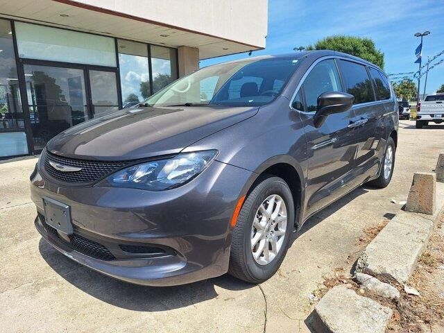 2023 Chrysler Voyager LX — photo 1 of 21