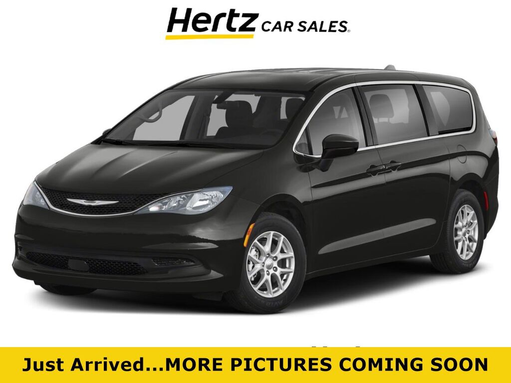 2023 Chrysler Voyager LX — photo 1 of 15