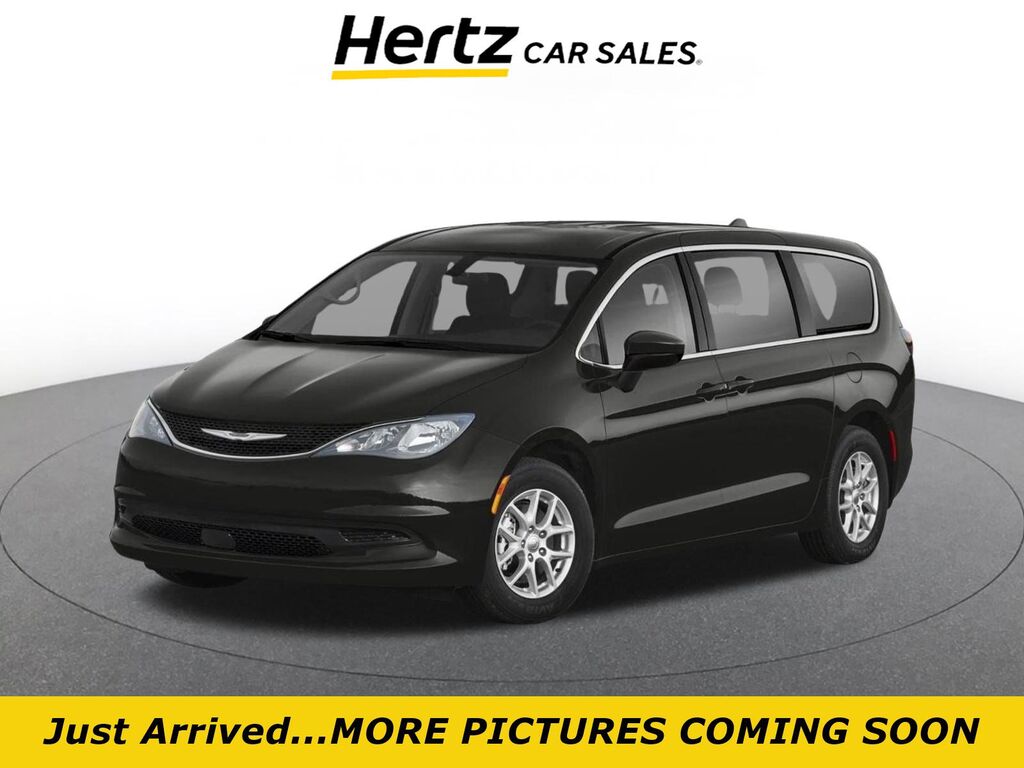 2023 Chrysler Voyager LX — photo 1 of 1