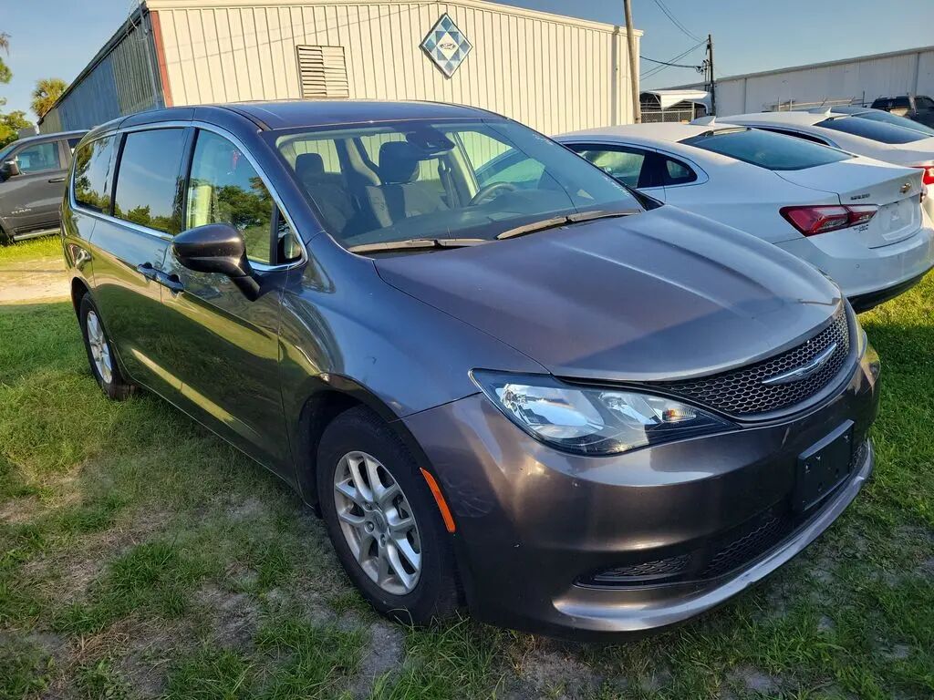 2023 Chrysler Voyager LX — photo 1 of 19