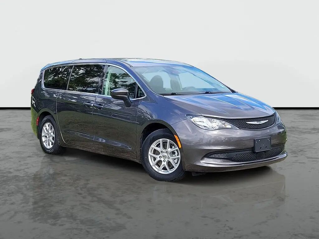 2023 Chrysler Voyager LX — photo 1 of 12