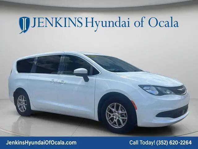2023 Chrysler Voyager LX — photo 1 of 43