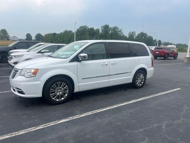 2014 Chrysler Town and Country Touring-L