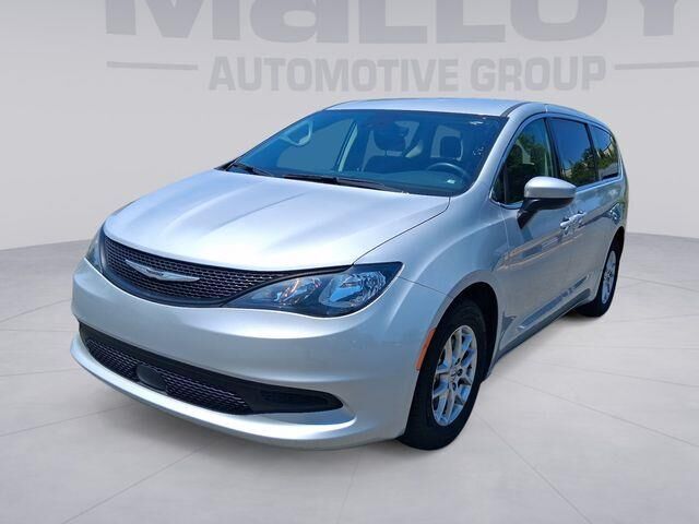 2023 Chrysler Voyager LX — photo 1 of 13