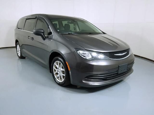 2017 Chrysler Pacifica LX — photo 1 of 13