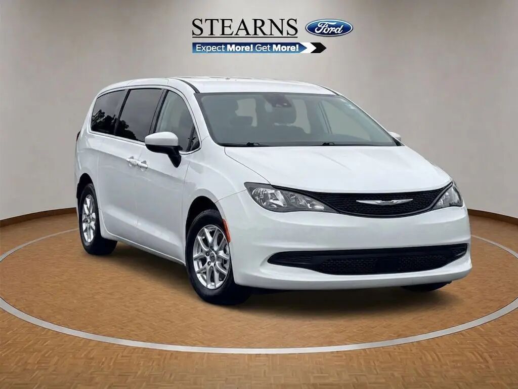 2023 Chrysler Voyager LX — photo 1 of 13