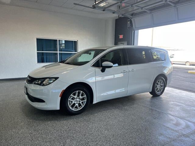 2023 Chrysler Voyager LX — photo 1 of 13