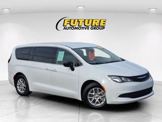 2024 Chrysler Voyager LX — photo 1 of 13