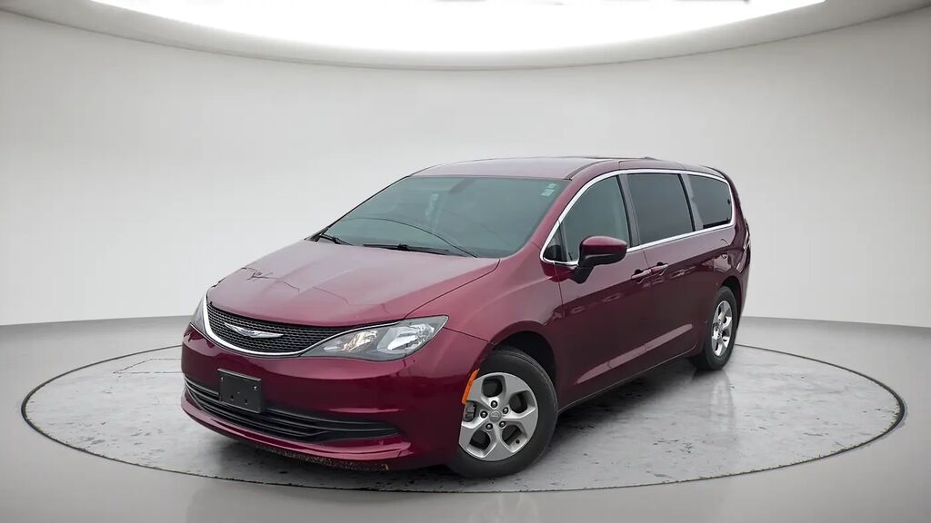 2017 Chrysler Pacifica LX — photo 1 of 13