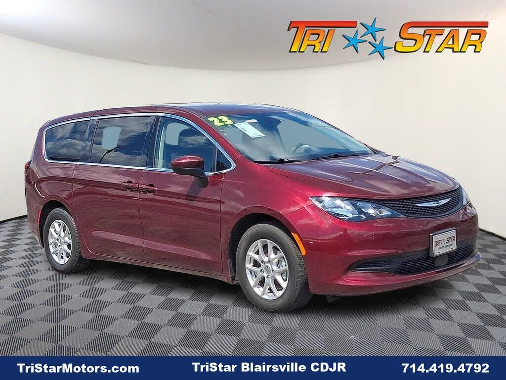 2023 Chrysler Voyager LX — photo 1 of 1